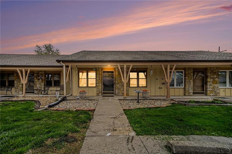 18867 Sunrise Dr, Belton, MO 64012