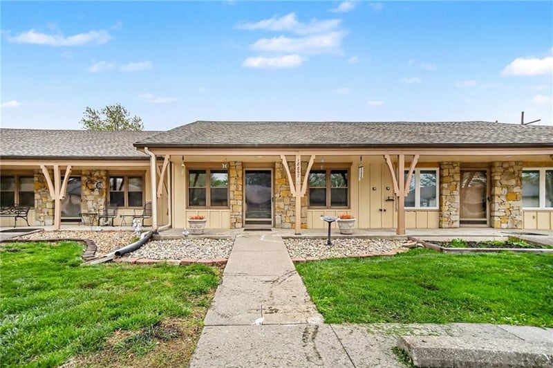 18867 Sunrise Dr, Belton, MO 64012