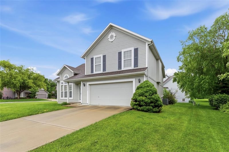 12057 Troost St, Olathe, KS 66061