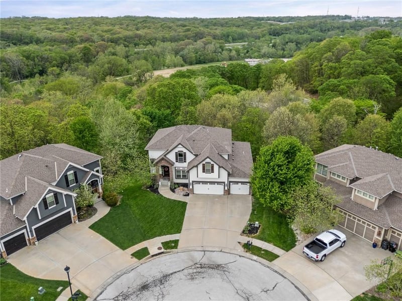 15190 Cherry Ct, Parkville, MO 64152