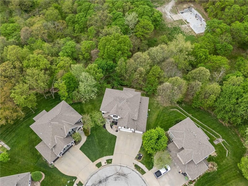 15190 Cherry Ct, Parkville, MO 64152