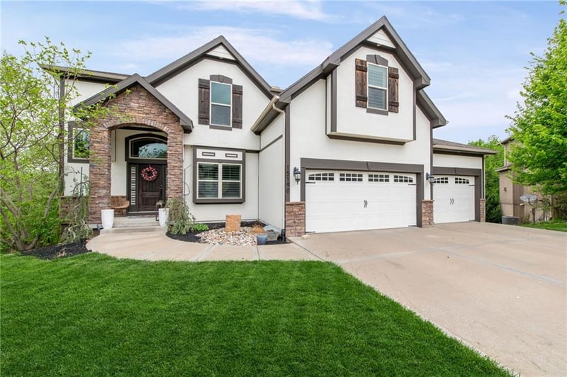 15190 Cherry Ct, Parkville, MO 64152