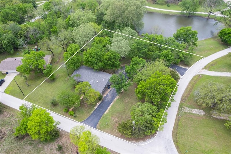 106 Oak Hills Dr, Coffeyville, KS 67337