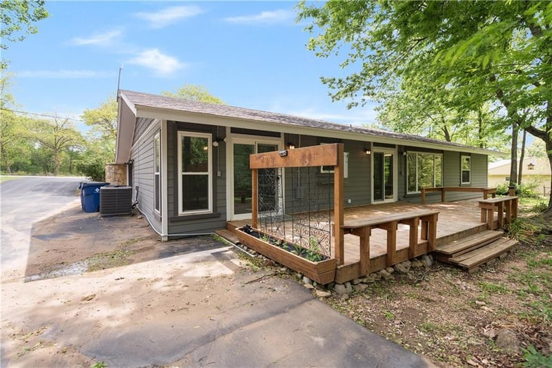 106 Oak Hills Dr, Coffeyville, KS 67337