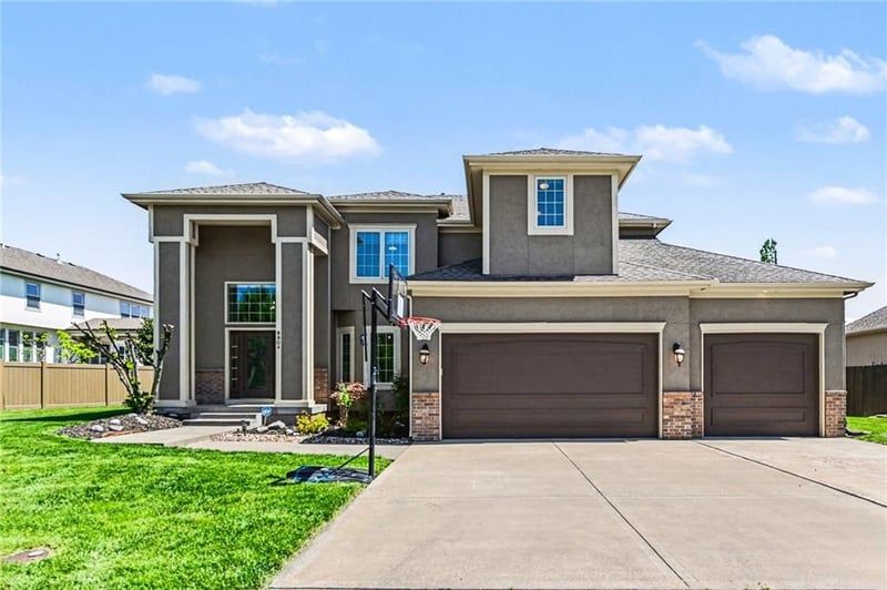 8804 1st St, Lee's Summit, MO 64064