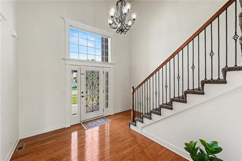 8804 1st St, Lee's Summit, MO 64064