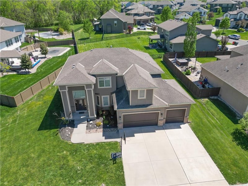 8804 1st St, Lee's Summit, MO 64064