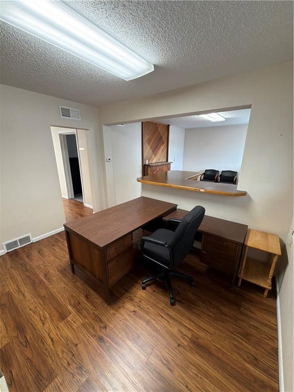 211 South St, Iola, KS 66749