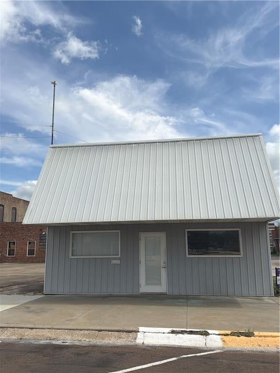 211 South St, Iola, KS 66749