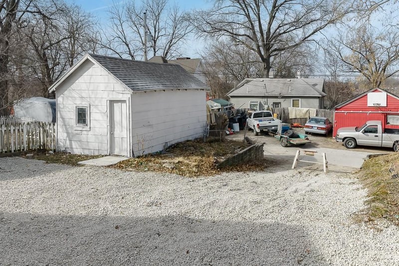 614 Chestnut St, Leavenworth, KS 66048