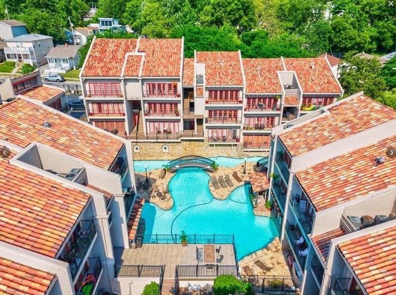 1111 46th St #8, Kansas City, MO 64112