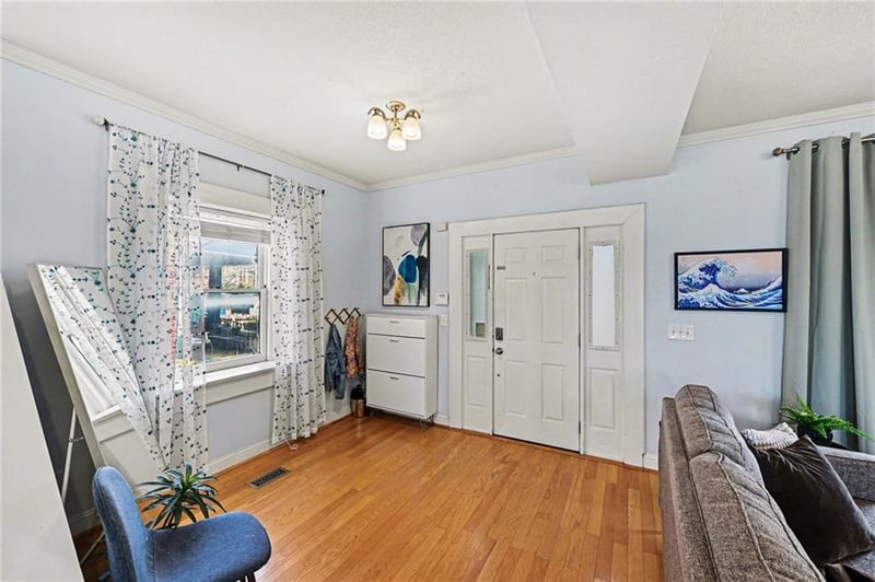 33 32nd St, Kansas City, MO 64111