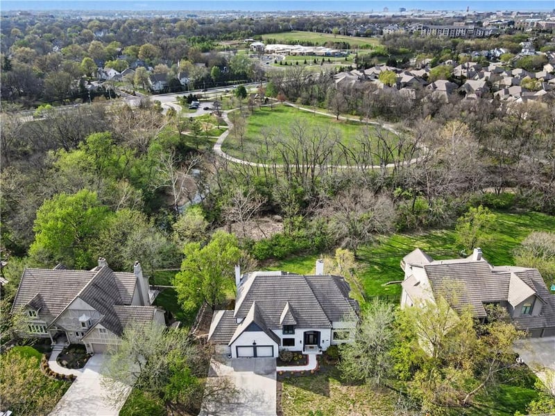 12650 Sherwood Dr, Leawood, KS 66209