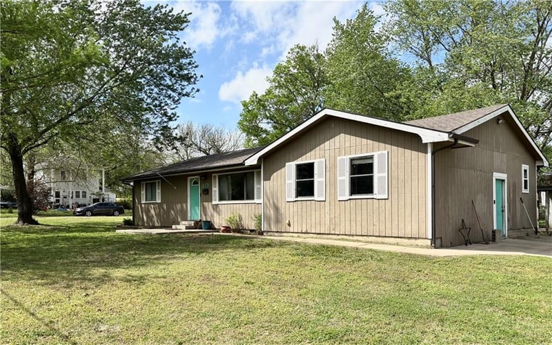 419 8th St, Fort Scott, KS 66701