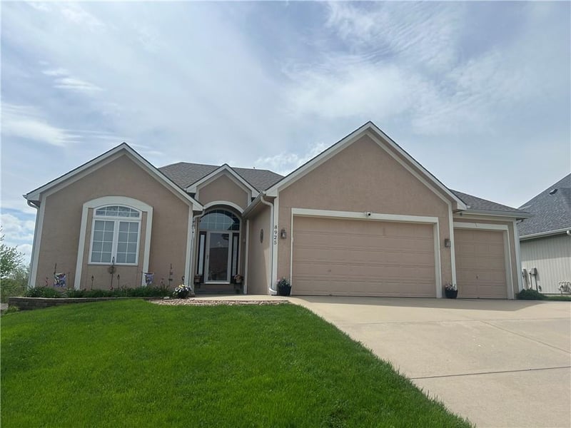 8925 107th Ter, Kansas City, MO 64157