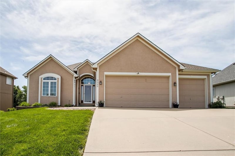 8925 107th Ter, Kansas City, MO 64157