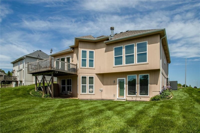 8925 107th Ter, Kansas City, MO 64157