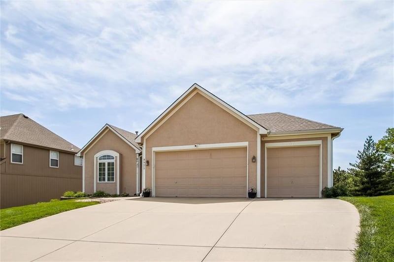 8925 107th Ter, Kansas City, MO 64157