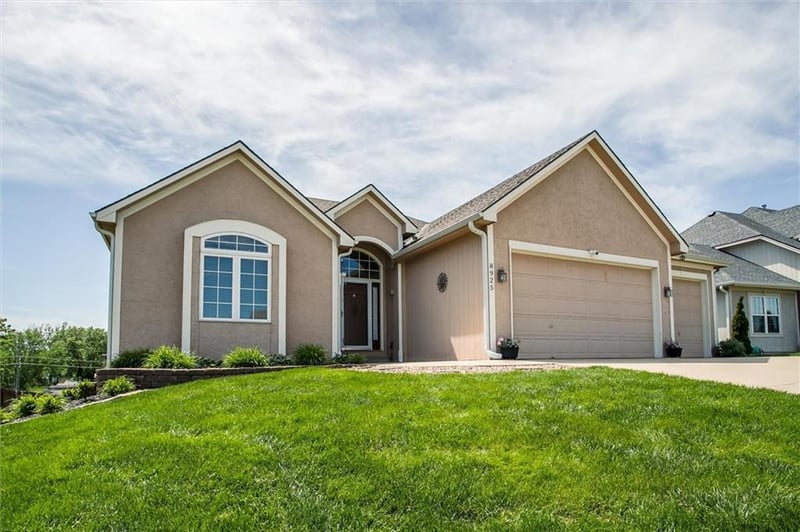 8925 107th Ter, Kansas City, MO 64157