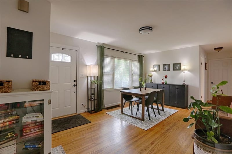 705 91st St, Kansas City, MO 64114