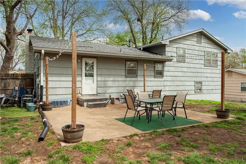 8917 58 St, Raytown, MO 64133