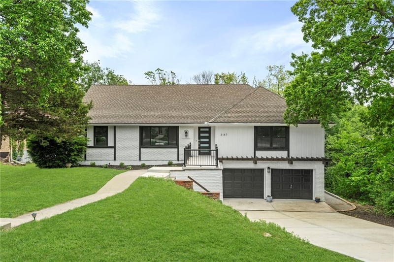 3147 Black Swan Dr, Shawnee, KS 66216