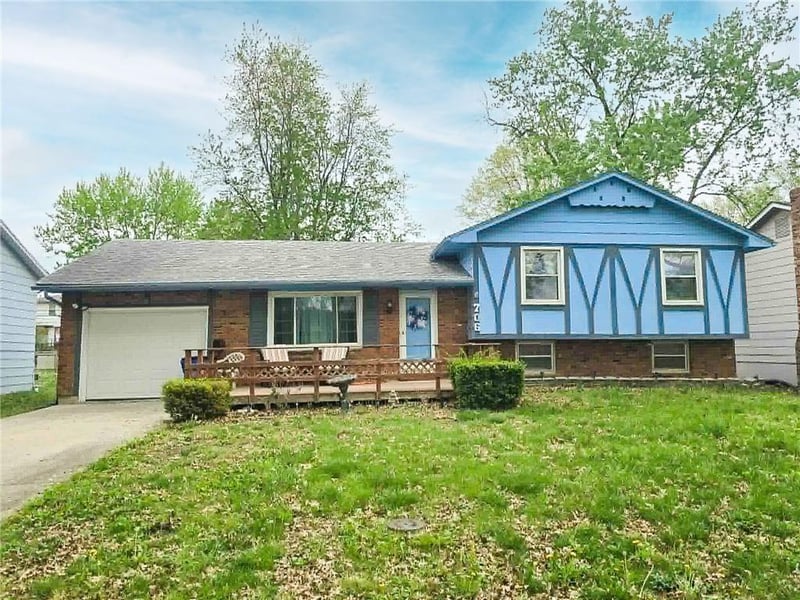 706 Darwin St, Lee's Summit, MO 64063