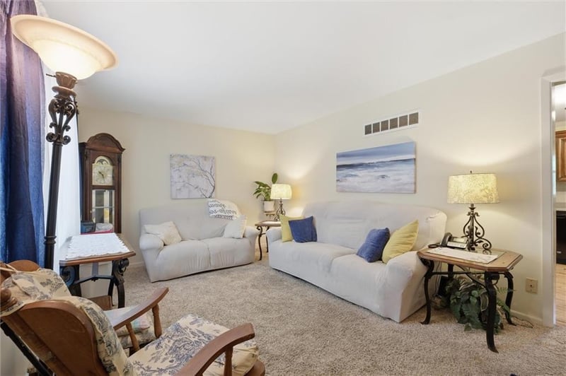 706 Darwin St, Lee's Summit, MO 64063