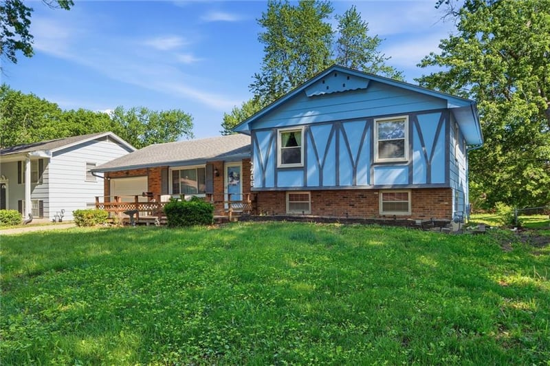 706 Darwin St, Lee's Summit, MO 64063