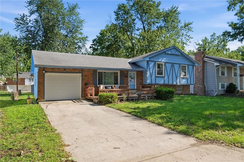 706 Darwin St, Lee's Summit, MO 64063