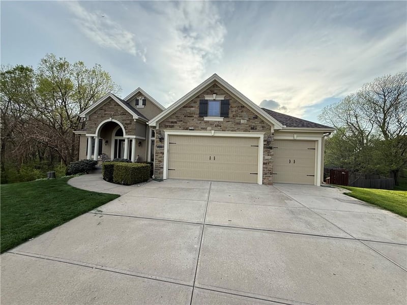 1407 92nd Ct, Kansas City, MO 64155