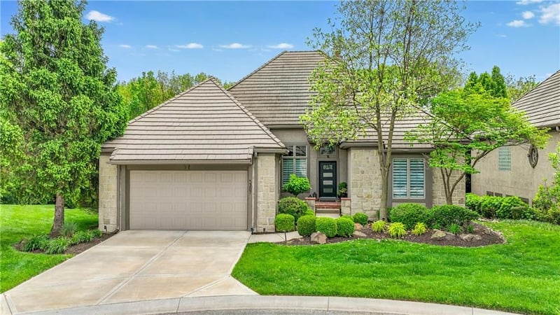 5307 124th Ct, Leawood, KS 66209