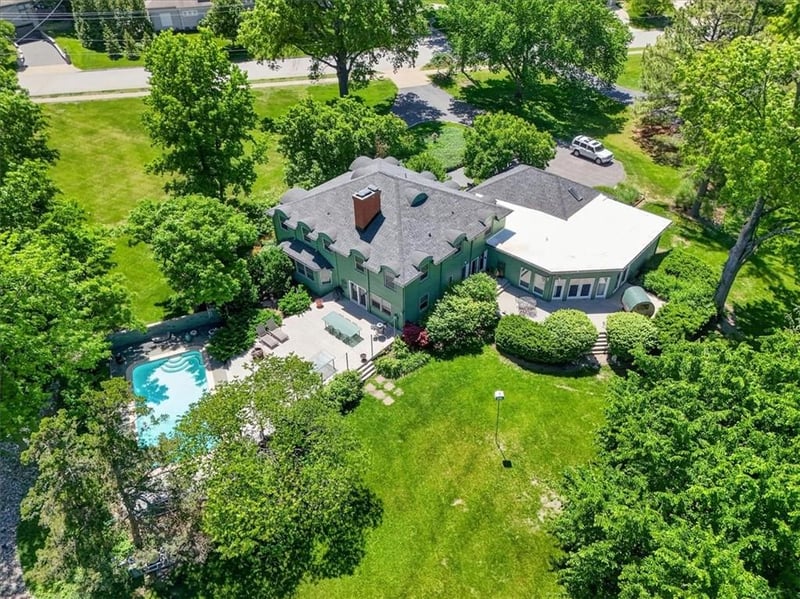3600 89th St, Leawood, KS 66206