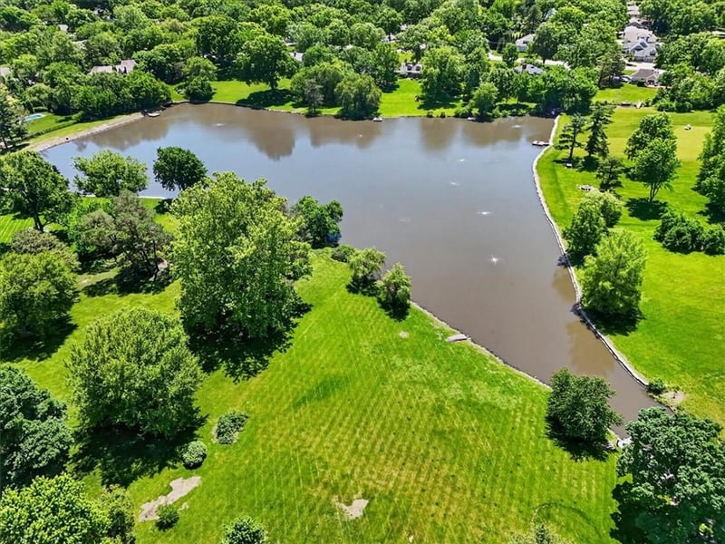 3600 89th St, Leawood, KS 66206