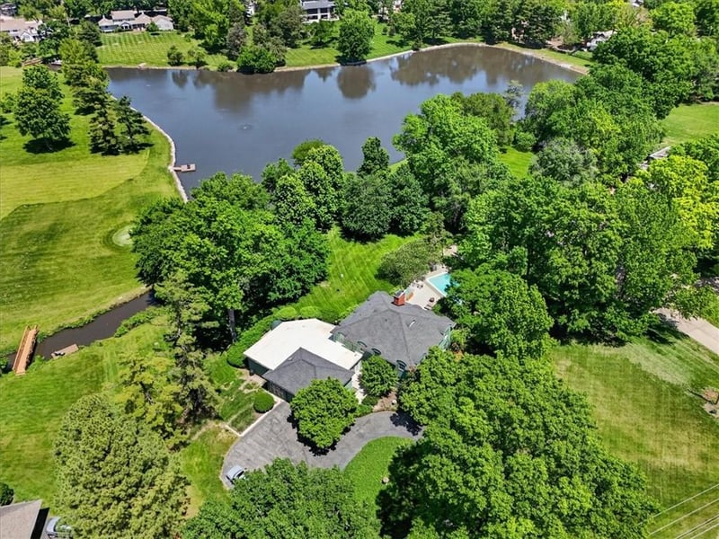 3600 89th St, Leawood, KS 66206