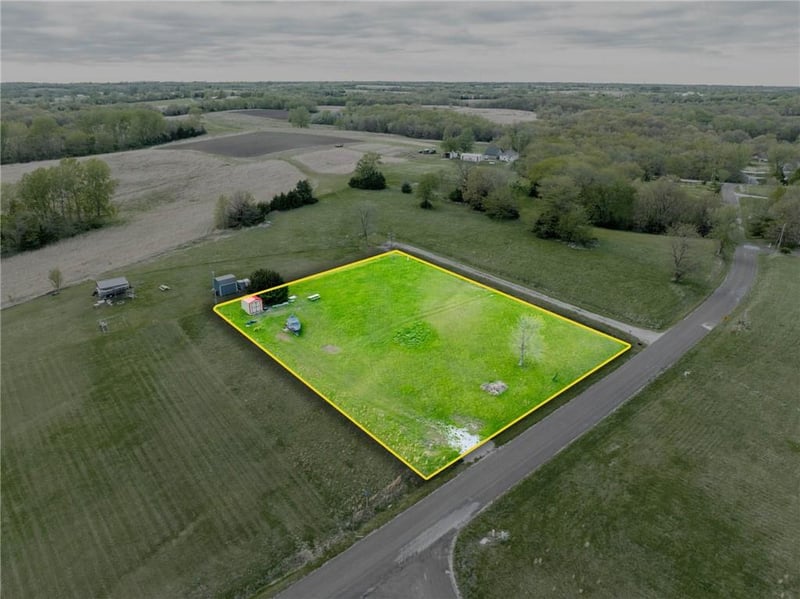 105 Hook Ct, Gallatin, MO 64640