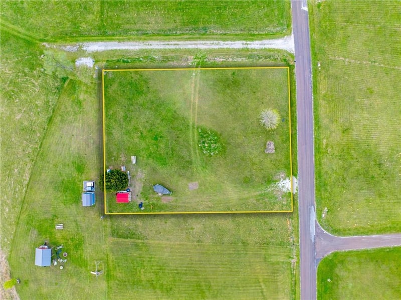 105 Hook Ct, Gallatin, MO 64640