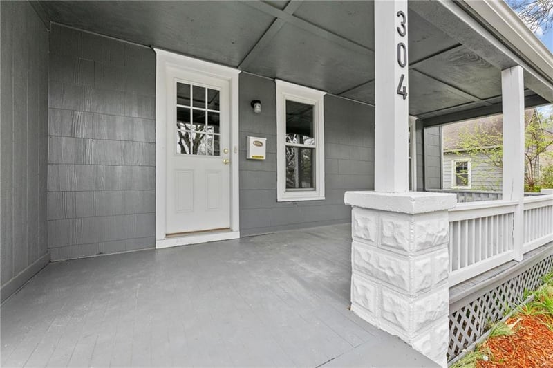 304 Shawnee St, Paola, KS 66071