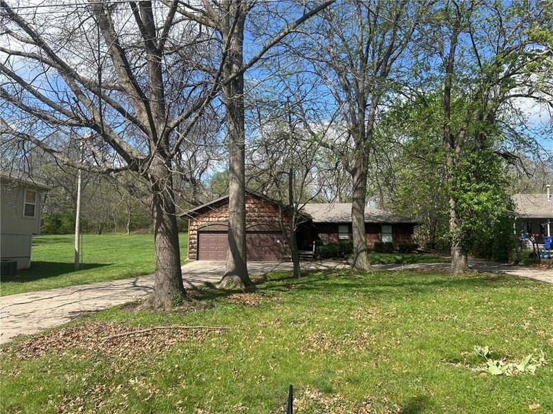 7926 Ditzler Ave, Raytown, MO 64138