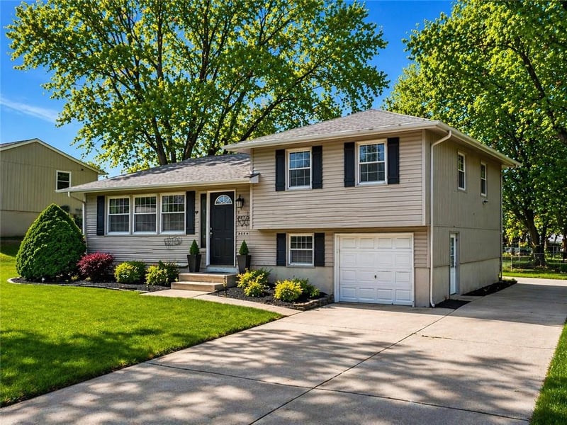 500 113th Ter, Kansas City, MO 64155