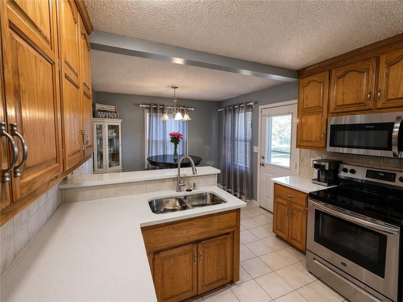 500 113th Ter, Kansas City, MO 64155