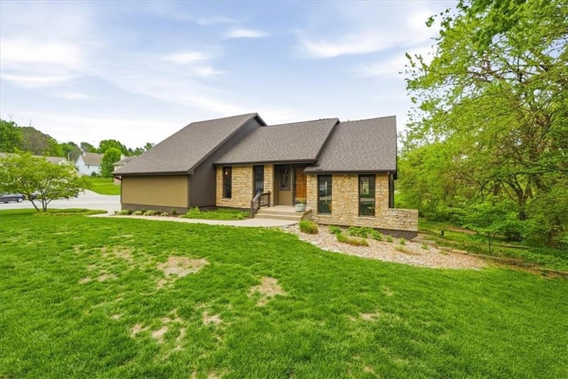 13105 69th St, Shawnee, KS 66216