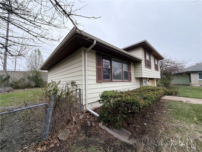 5904 E 95th Ter, Kansas City, MO 64134