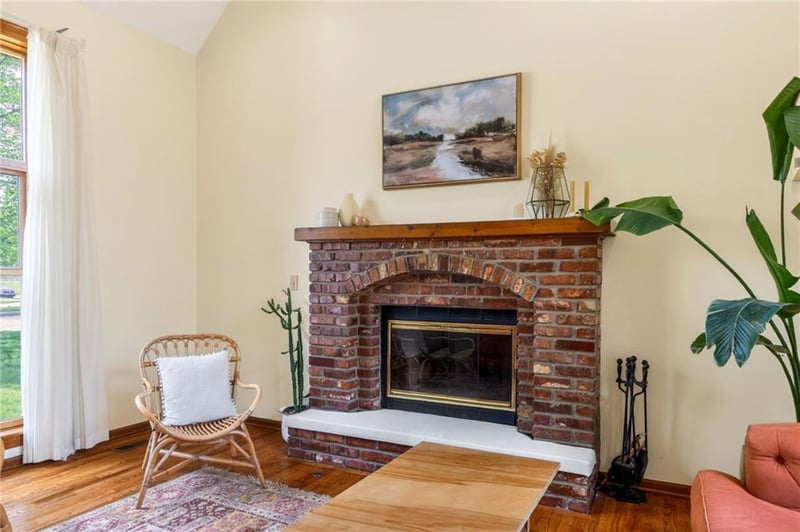 3415 Rock Creek Dr, Kansas City, MO 64116