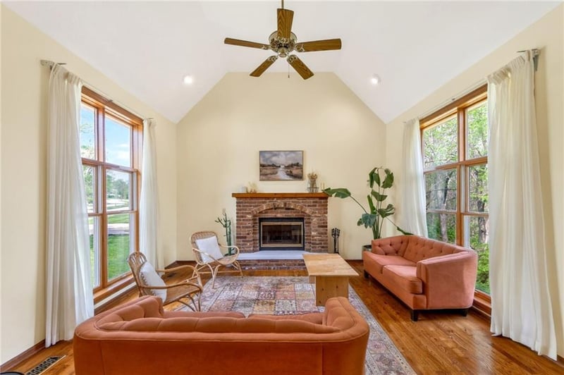 3415 Rock Creek Dr, Kansas City, MO 64116