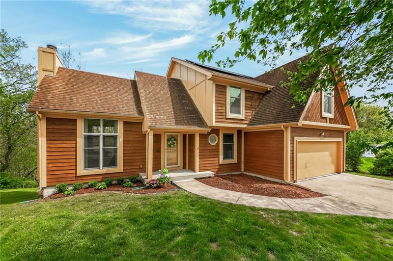 3415 Rock Creek Dr, Kansas City, MO 64116