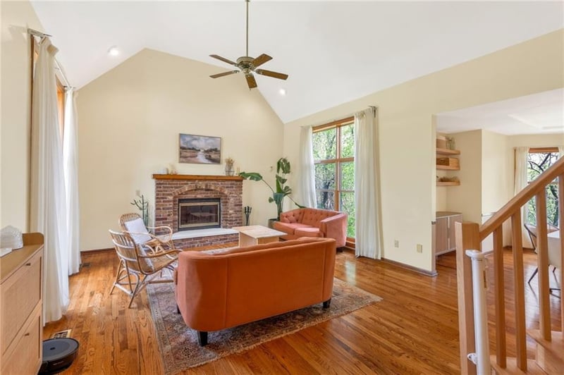 3415 Rock Creek Dr, Kansas City, MO 64116