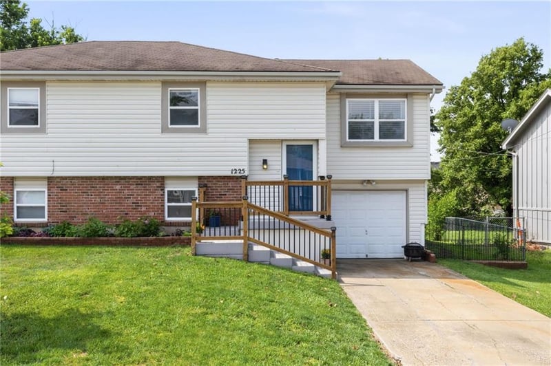 1225 Cothrell St, Olathe, KS 66061