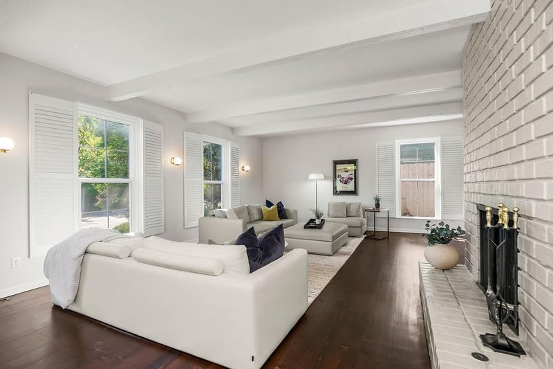 6907 Edgevale Rd, Kansas City, MO 64113