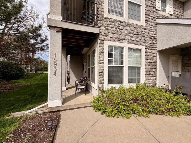 15934 Skyview Ln, Olathe, KS 66062
